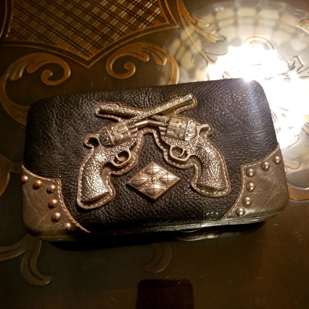 Crossed Pistol Revolver Clutch Nwt Vintage Vibe Gem